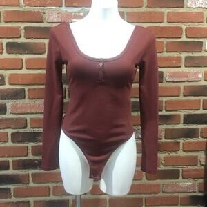 Women's Scoop Neck Bodysuit sz Small Burgundy Color bodysuit